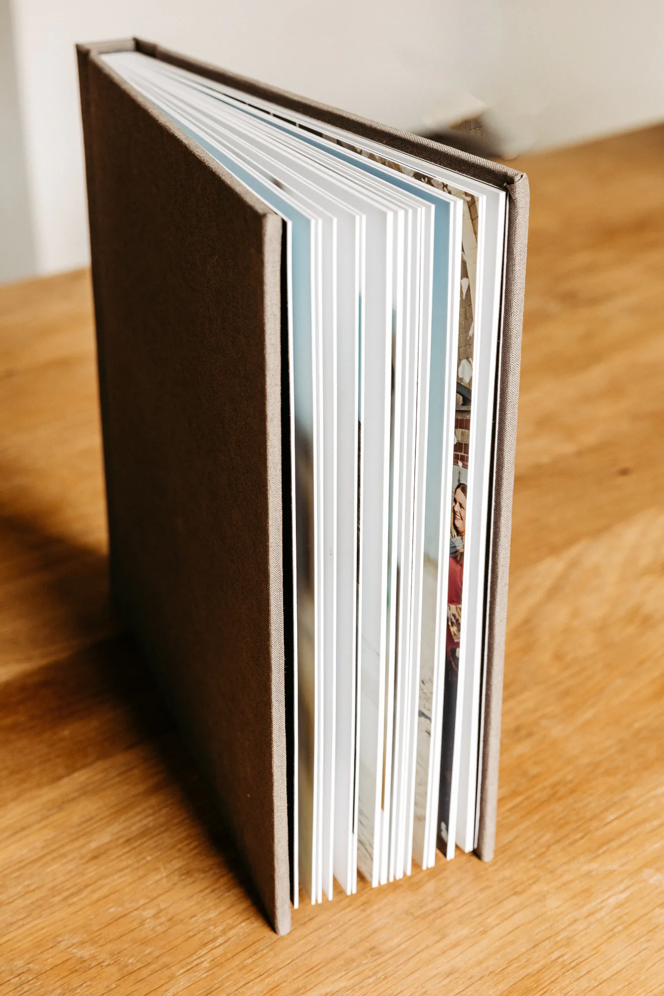 Aufgestelltes Fotobuch